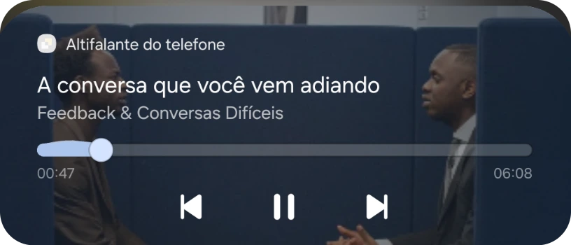Controles da aula na central de notificações do celular, com o aplicativo fechado